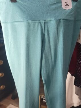 Xersion High-Rise Fitted Capri - Aqua Blue (2X)